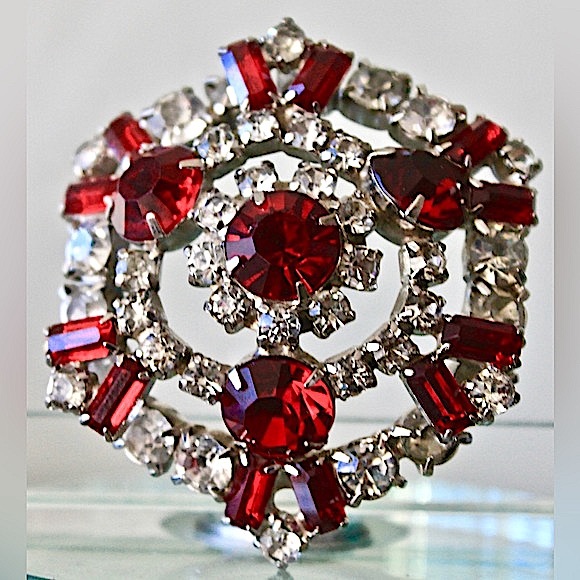 JULIANA BROOCH 3D AFFECT RED CLEAR CRYSTALS VINTAGE - Picture 4 of 10